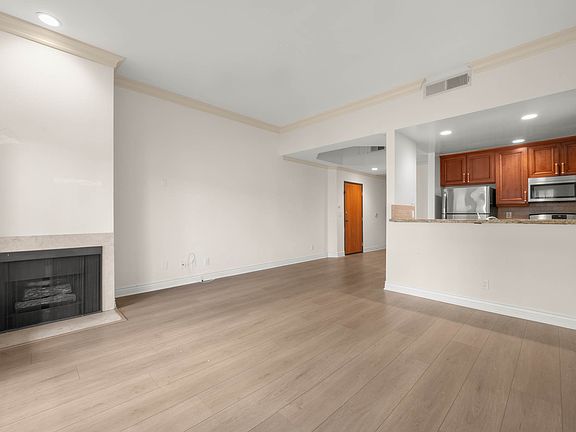 5th image of 1415 1/2 Rexford Dr #102