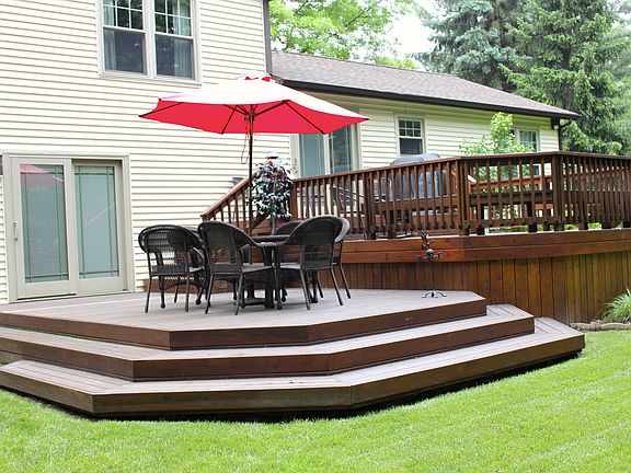 Multi-level deck