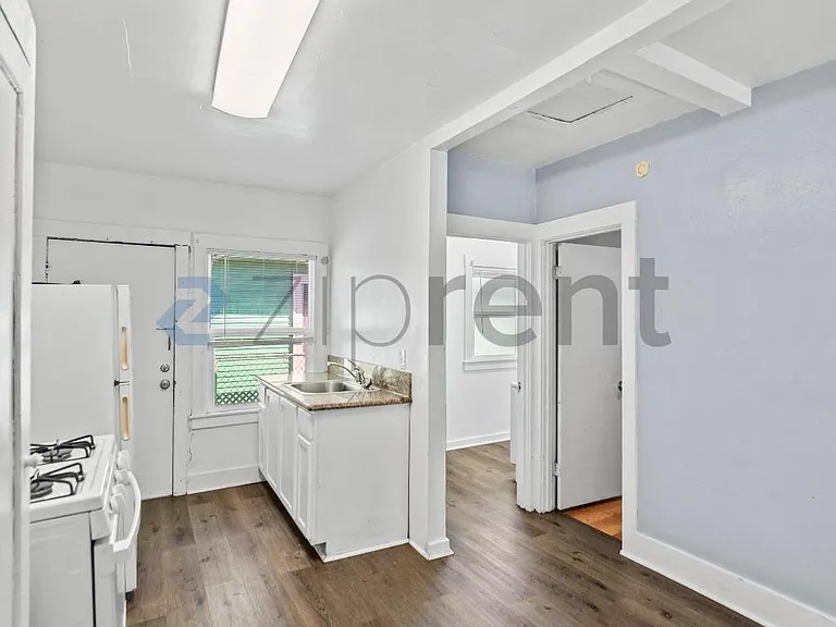 5917 Avenal Ave — Photo 9