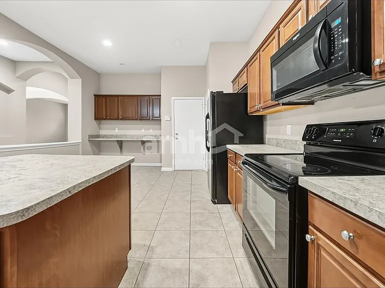 7330 Crescent Palm Dr — Photo 4