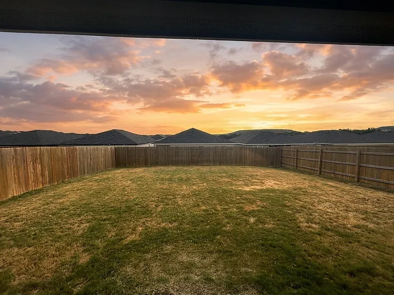 1261 Lindsey Dr — Photo 10
