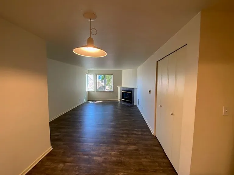 6th Ave Apartments — Photo 32