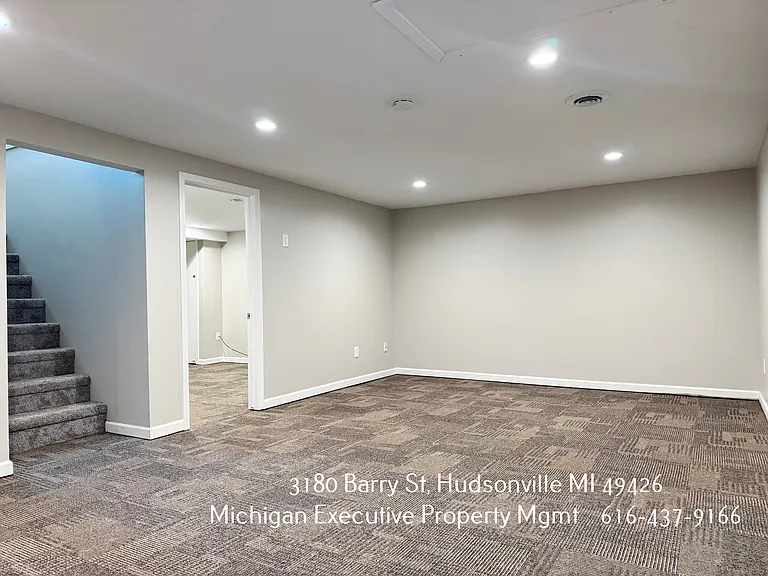 3180 Barry St — Photo 17