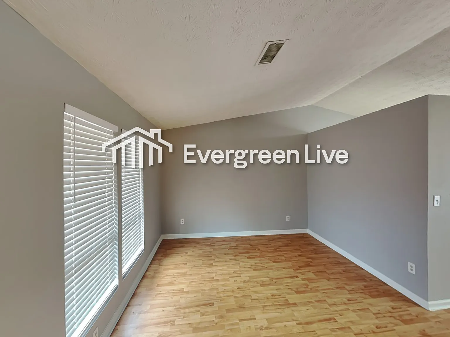 3 bed, 2.0 bath, 1490 sqft, $1,395 — Photo 2