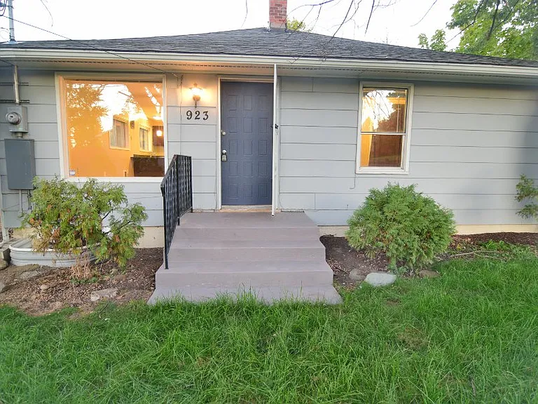 923 S Bowdish Rd — Photo 1