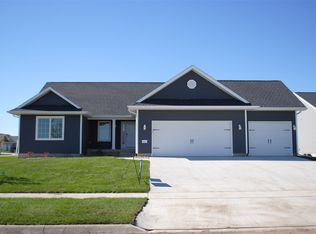 1417 Rocky Ridge Rd, Cedar Falls, IA 50613