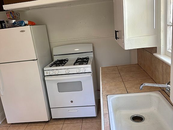 3rd image of 1809 Jenkins Ave