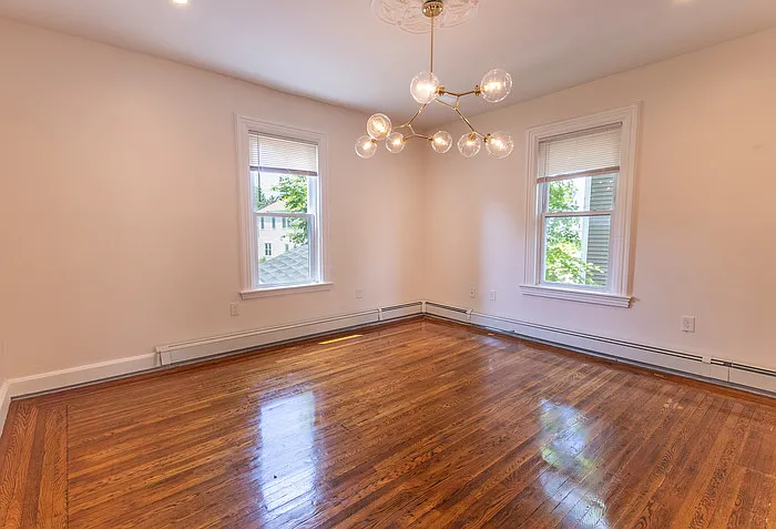 11 Sharon St — Photo 4