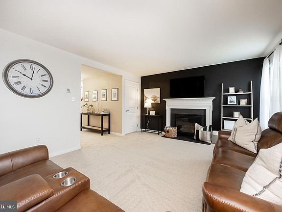 3rd image of 401 Brickus Cir
