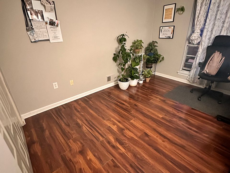 2nd image of 49 Caitlin Ct Unit 49