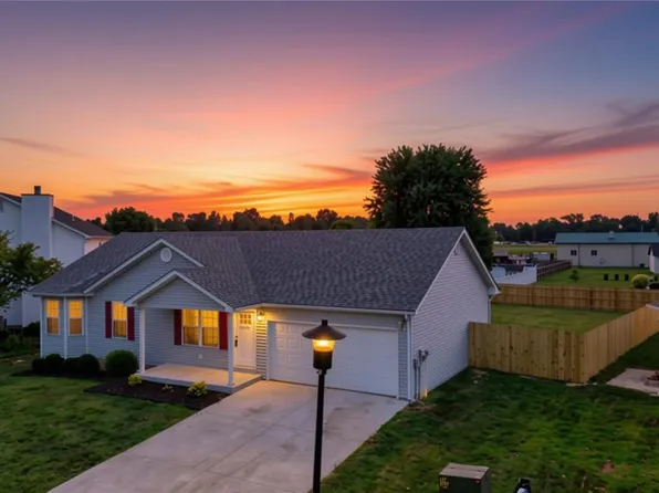 104 Briarwood Dr, Moscow Mills, MO 63362