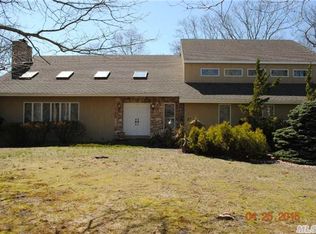 21 Harbor Rd, Hampton Bays, NY 11946