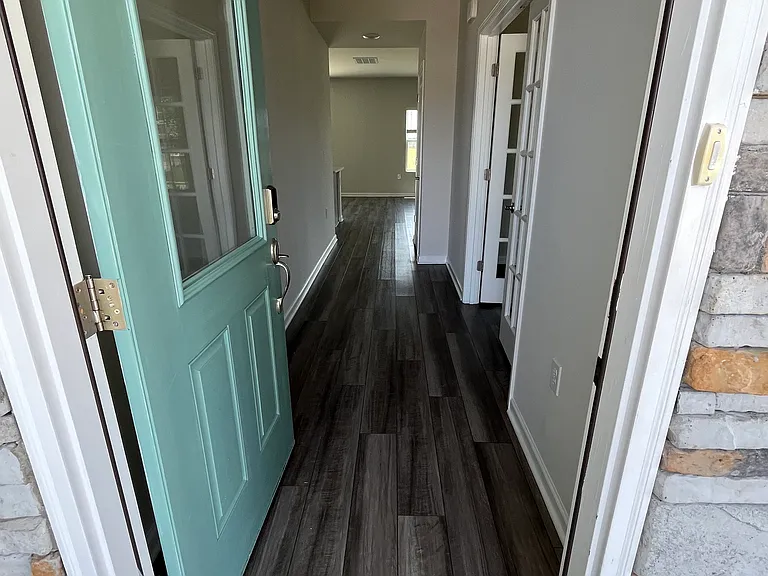 272 Potomac River St — Photo 4