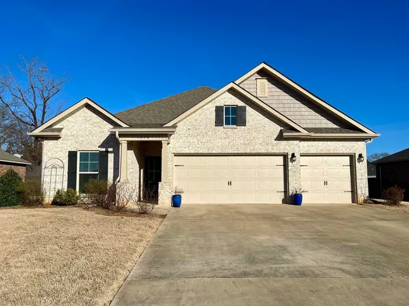 1828 Magnolia Ln, Cullman, AL 35055