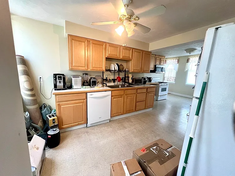 150 Sumner St #1 — Photo 4