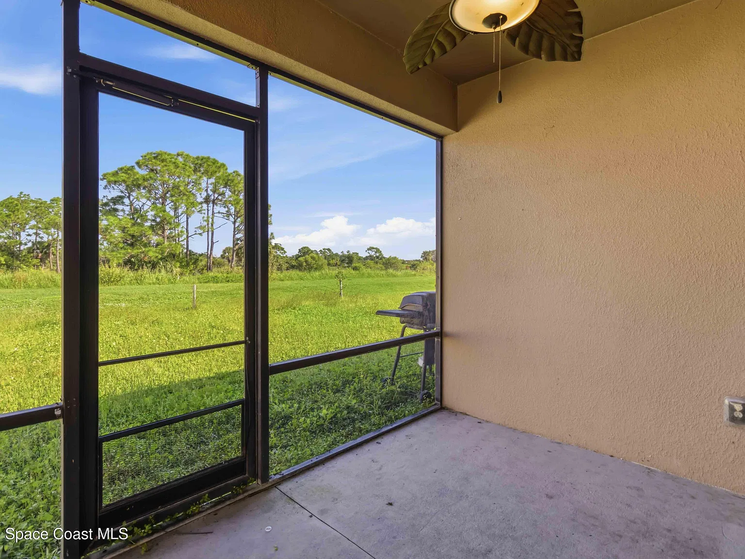4 bed, 2.0 bath, 1830 sqft, $2,300 — Photo 4