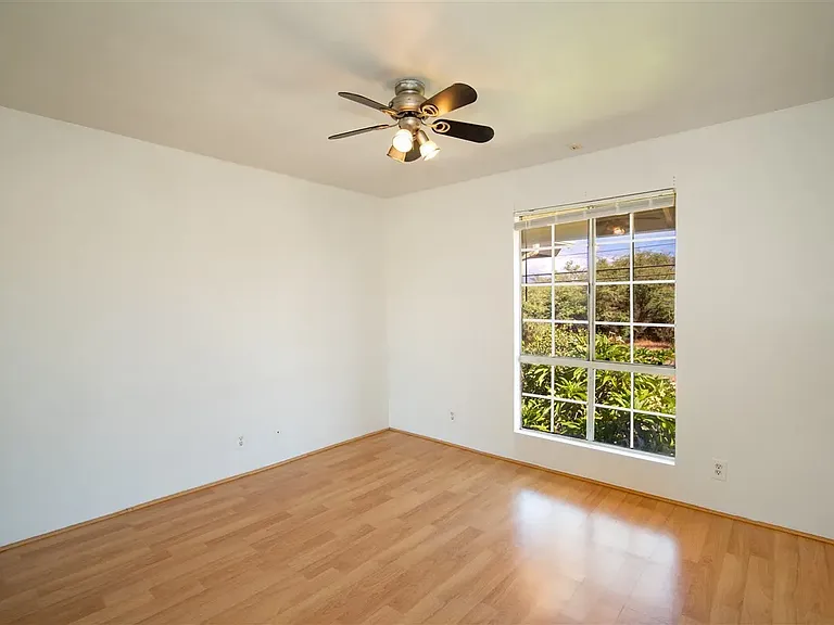 140 Uwapo Rd #55-204 — Photo 3