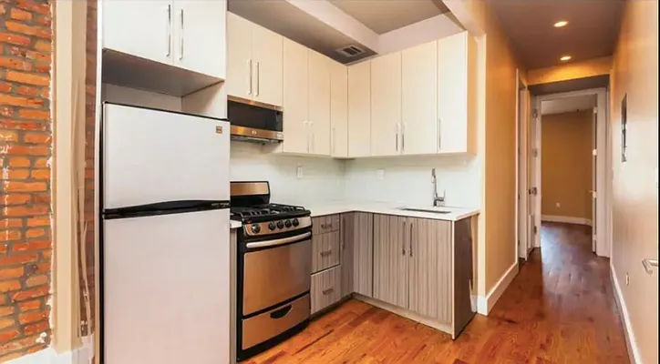 Rented by Hagstrom Management Inc | media 29