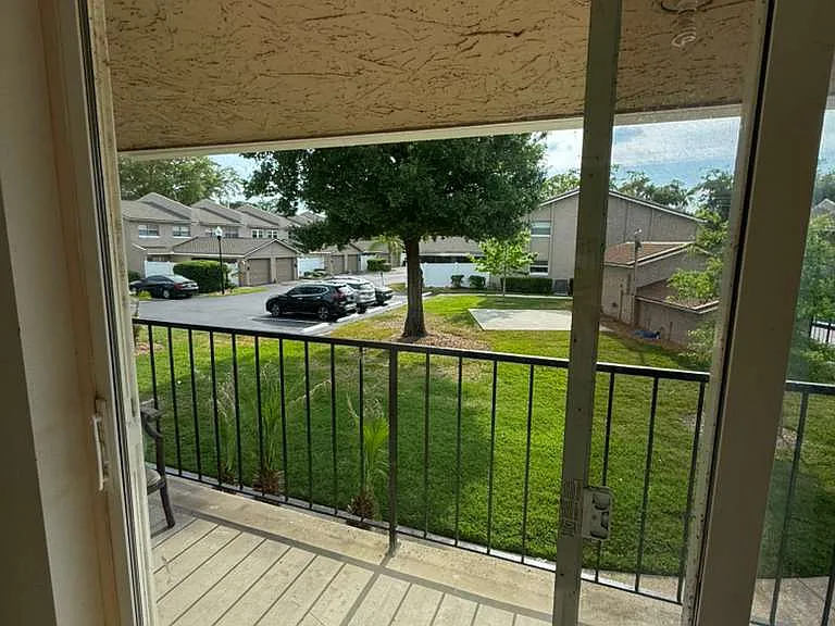 1135 Grove St — Photo 4