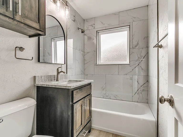 202 Thompson Dr — Photo 13