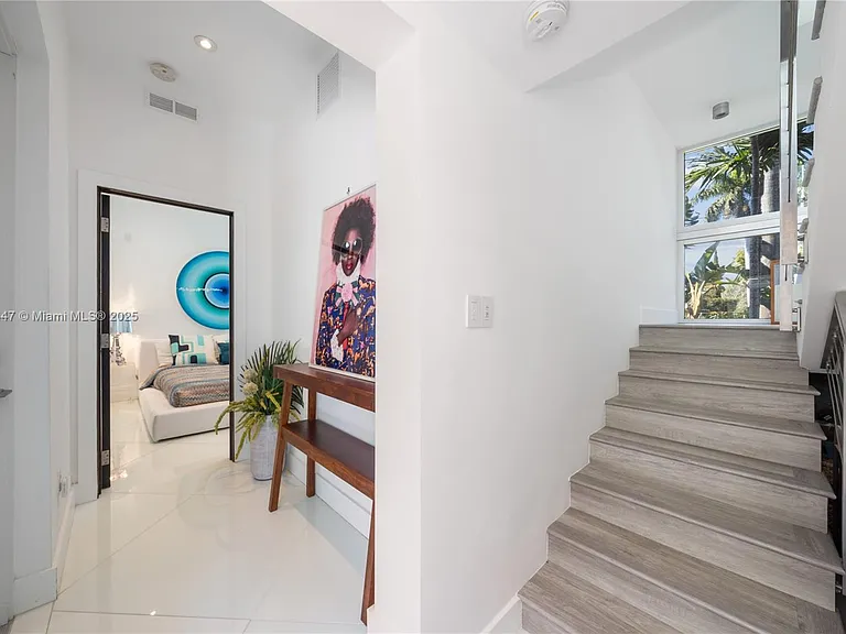 227 E Dilido Dr — Photo 64