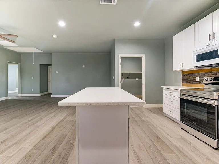 4323 Continental Dr — Photo 12