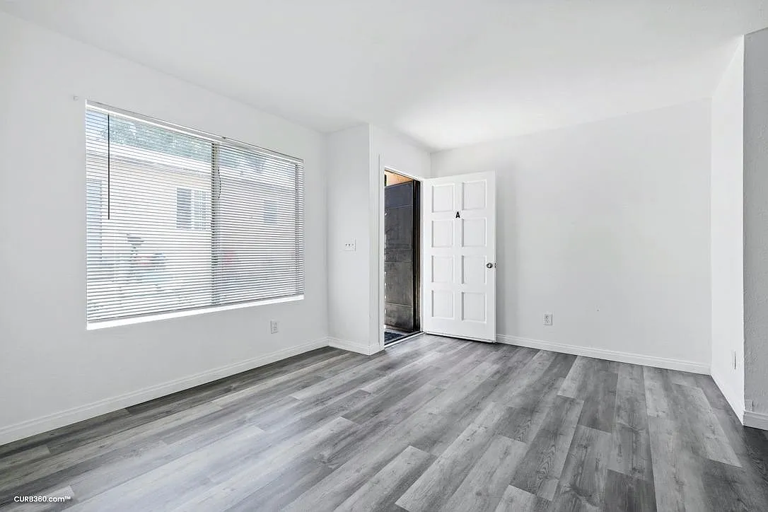 3072 44th St — Photo 3