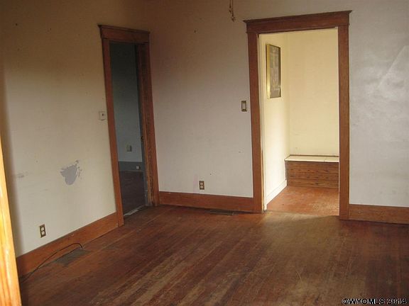 3rd image of 121 Grace Ave
