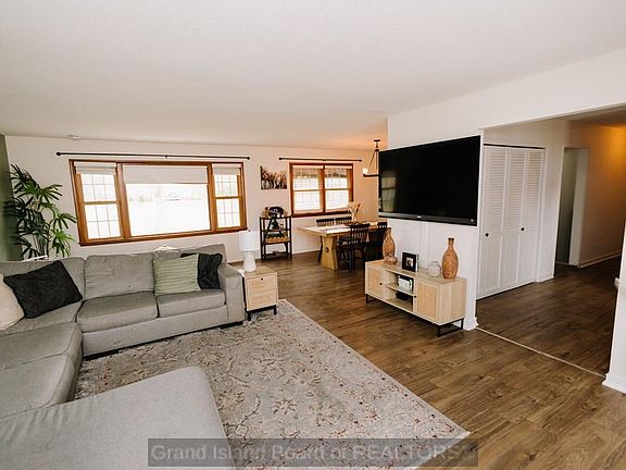 5th image of 1720 Spring Rd