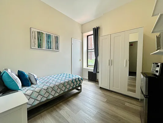 Rented by Bond New York | media 4