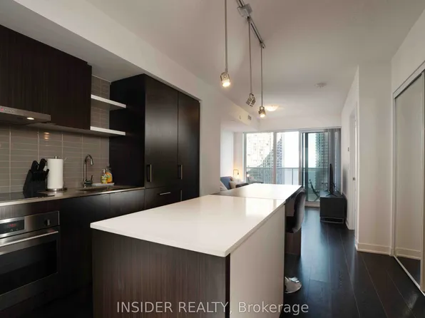 88 Harbour St #1409, Toronto, ON M5J 0C3