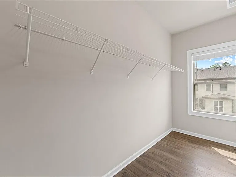 1098 Township Sq — Photo 32