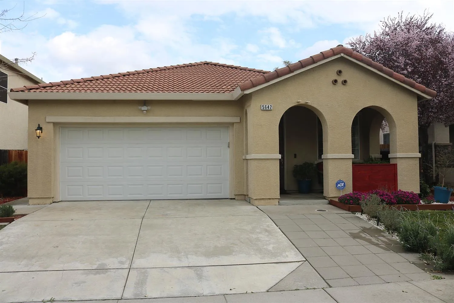5642 La Casa Way photo 1