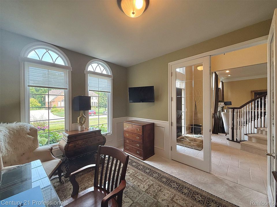 916 Majestic, photo 6
