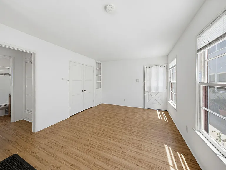 45 Roswell Ave — Photo 11