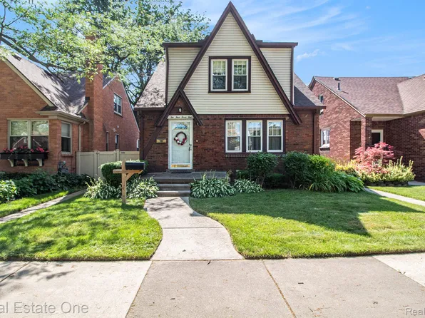 2434 23rd St, Wyandotte, MI 48192