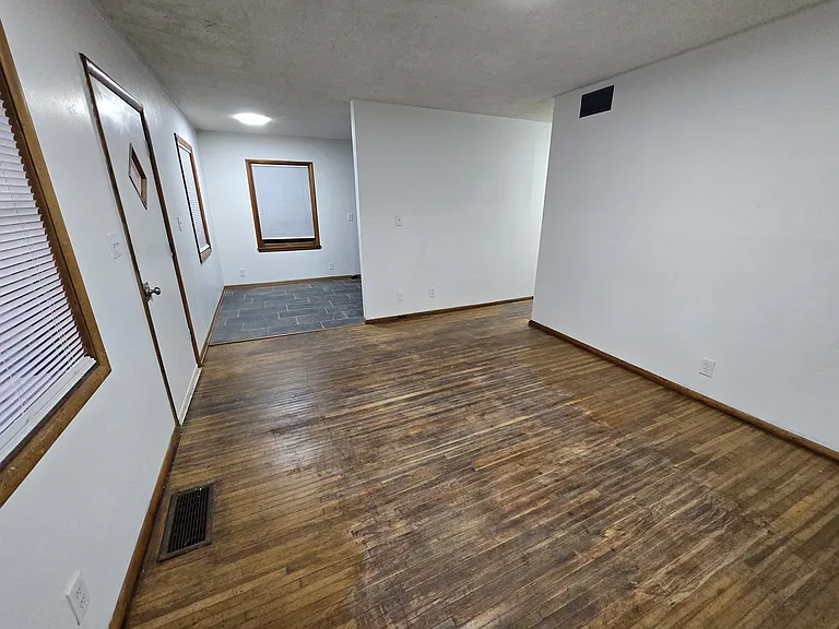 624 SE Greystone Ave — Photo 3