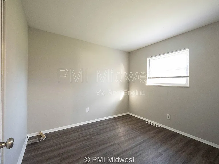 5843 Woodside Dr — Photo 18