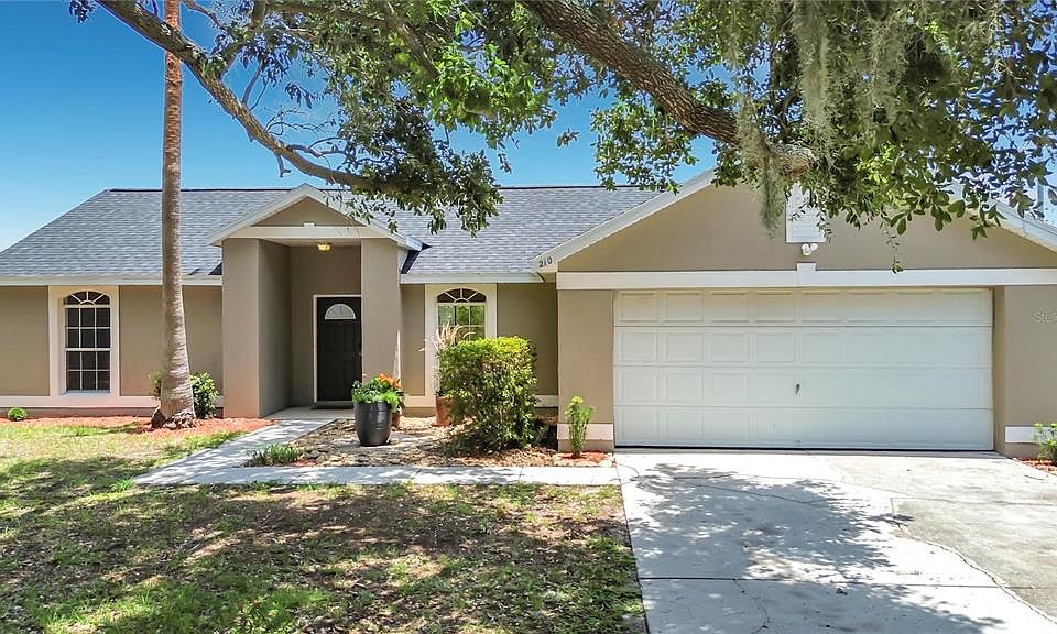 1st image of 210 Robbins Rest Cir