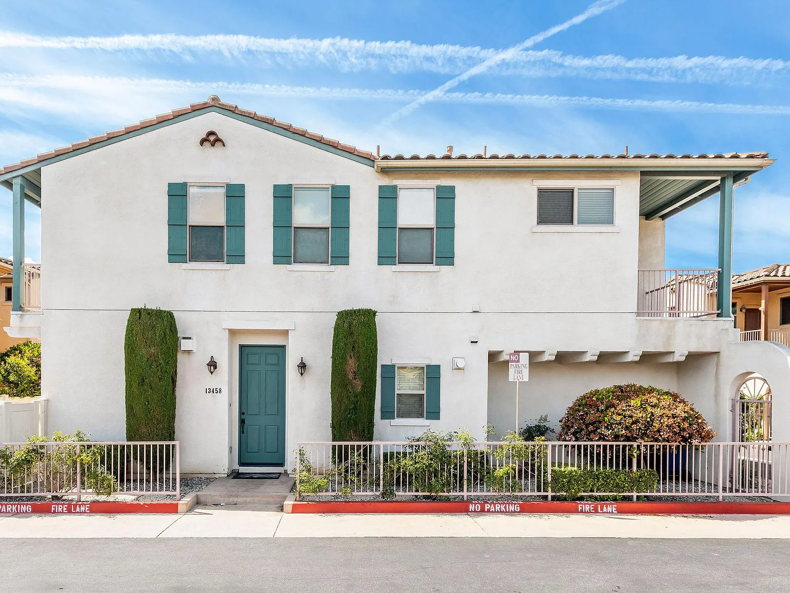 3 bed, 2.5 bath, 1593 sqft, $4,000 — Photo 1