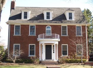 26680 York Rd, Huntington Woods, MI 48070