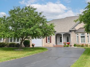 N35W22444 Wethersfield Ct UNIT 3, Pewaukee, WI 53072