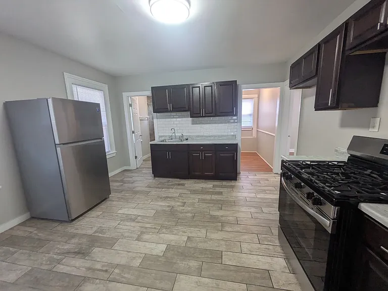 198 Wolcott St #2B — Photo 2
