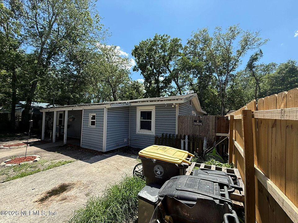 1st image of 1220 PANGOLA Drive