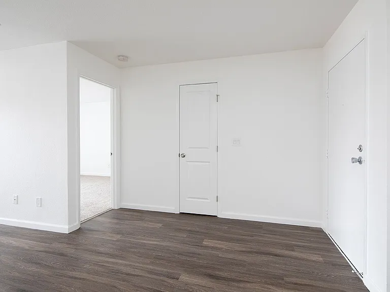 Mission Pacific Apartments — Photo 124