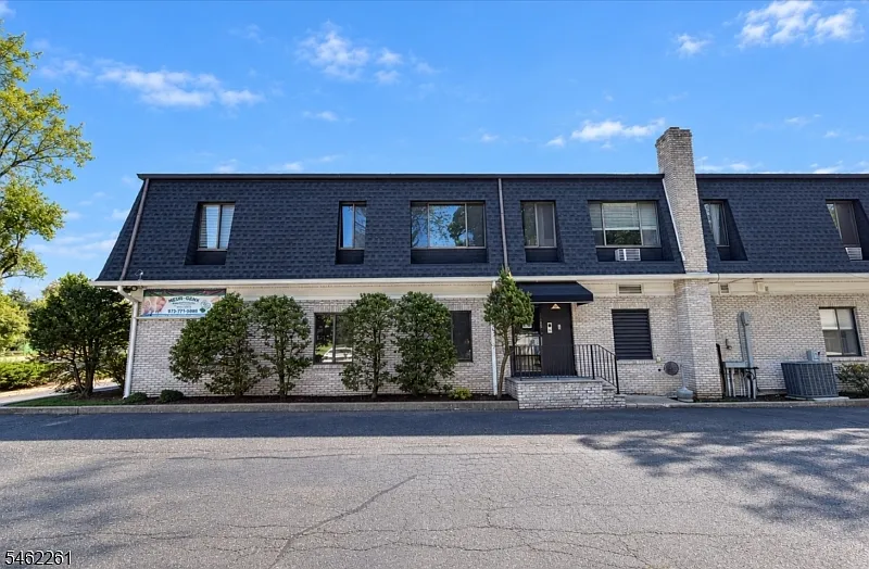 727 Joralemon St — Photo 1