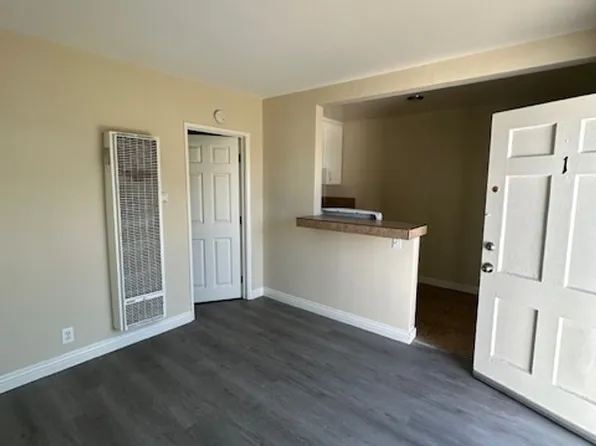 22, 22 E 52nd St APT 1, Long Beach, CA 90805