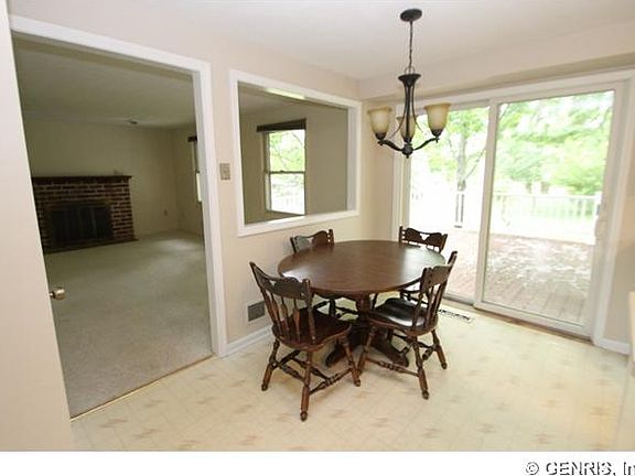 5th image of 18 White Alder Cir