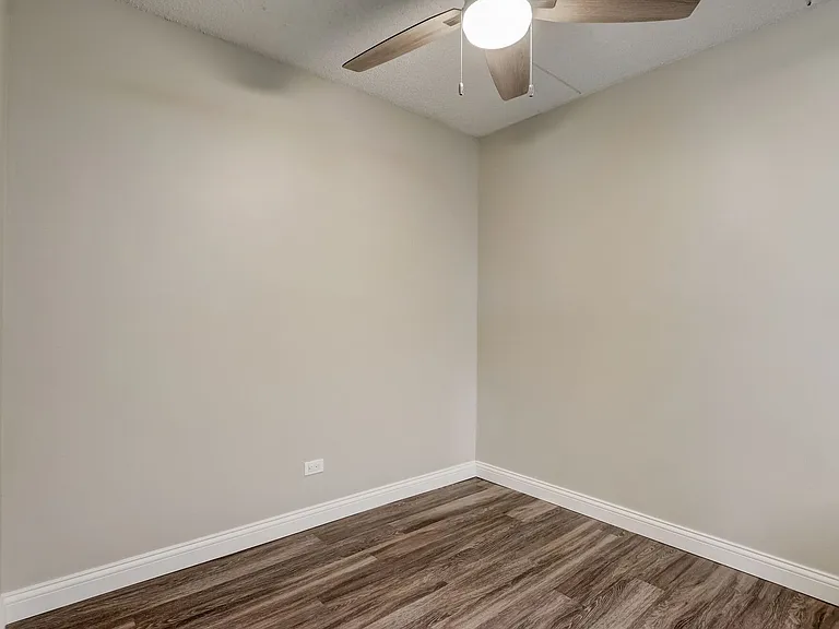 Bartlett Court Apartments — Photo 14