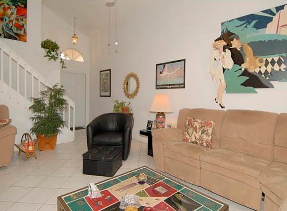 4th image of 1055 SE 6th Ave
